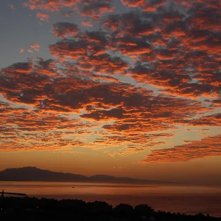Penthouse Roof Terrace 2 Beds With Panoramic Vues Of Sea And Mountains Lägenhet Manilva